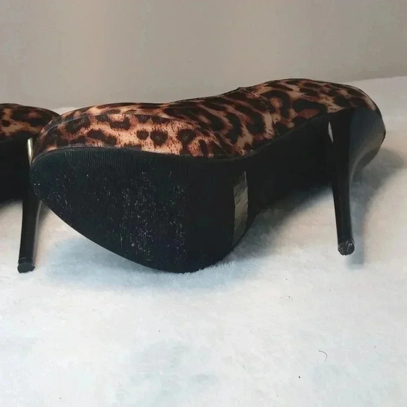 CHARLOTTE RUSSE Platform Pumps Size 7 - Picture 9 of 10